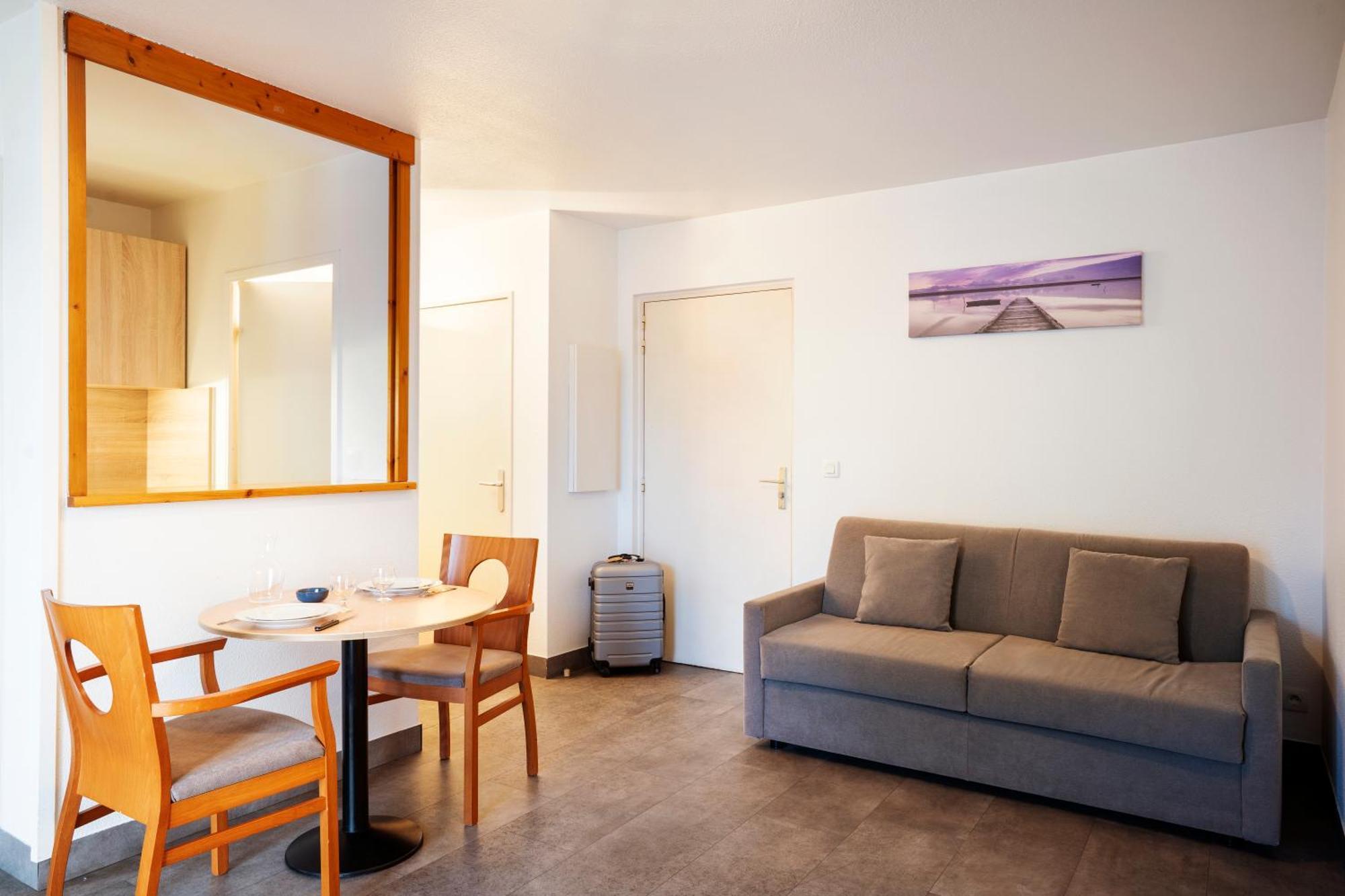 Sejours & Affaires Annecy Le Pont Neuf Aparthotel Cran-Gévrier Exterior foto