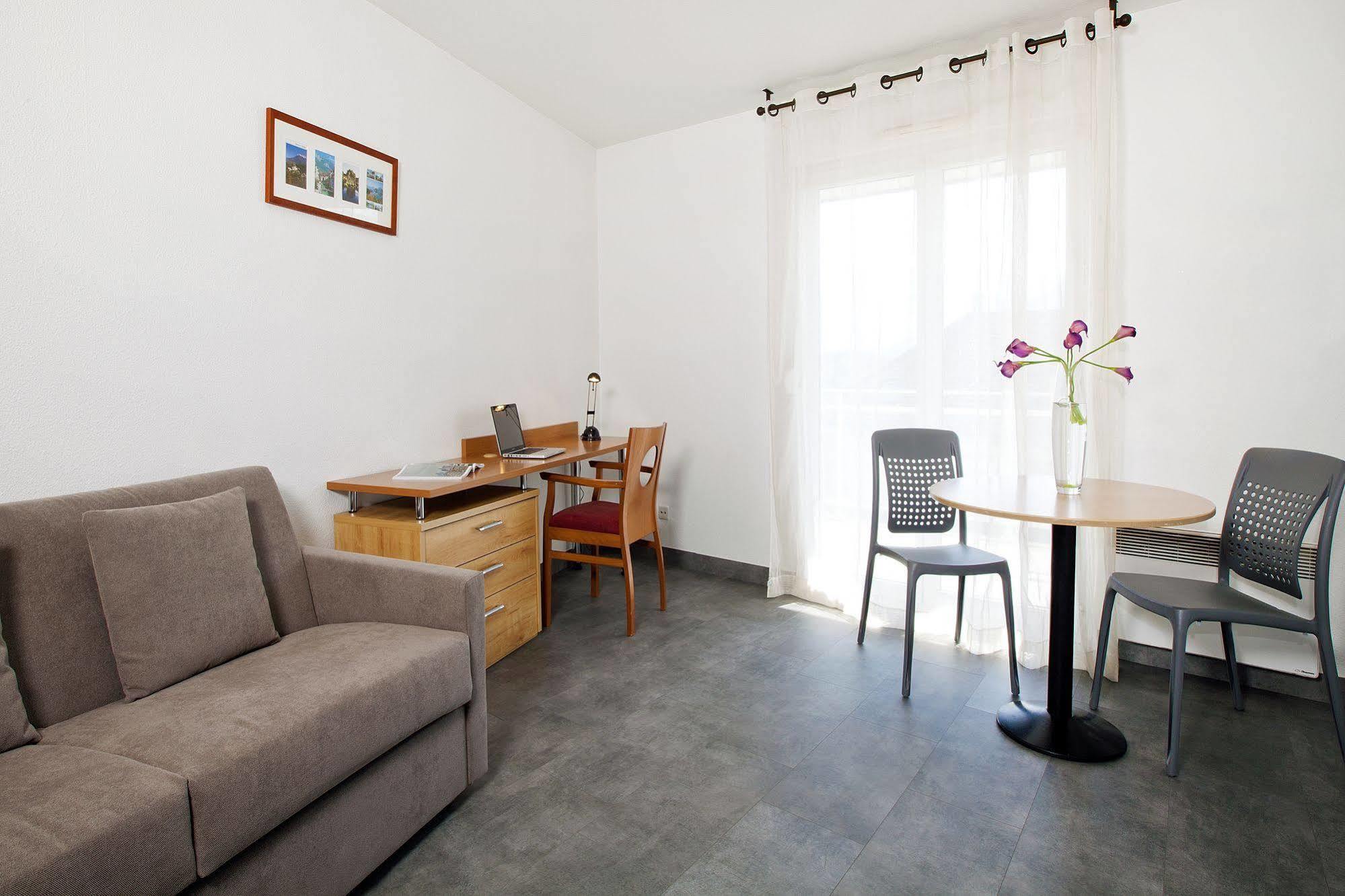 Sejours & Affaires Annecy Le Pont Neuf Aparthotel Cran-Gévrier Exterior foto